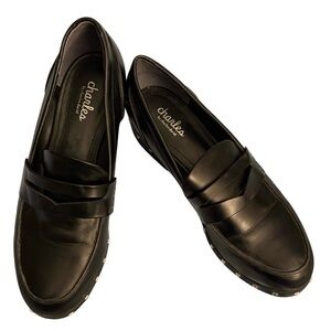 Like New! Charles by Charles David Black Leather Flats w/Silver Nail Head Trim